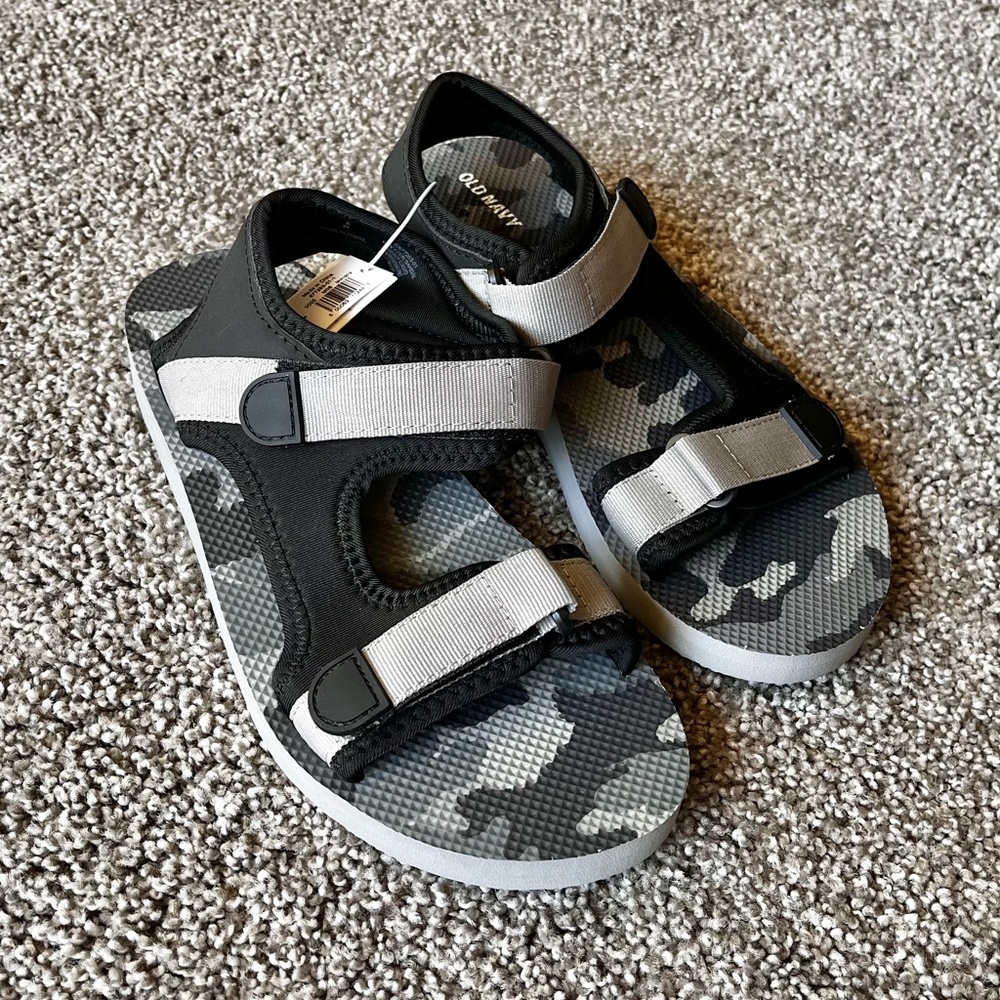 Old Navy Sandals (NWT)